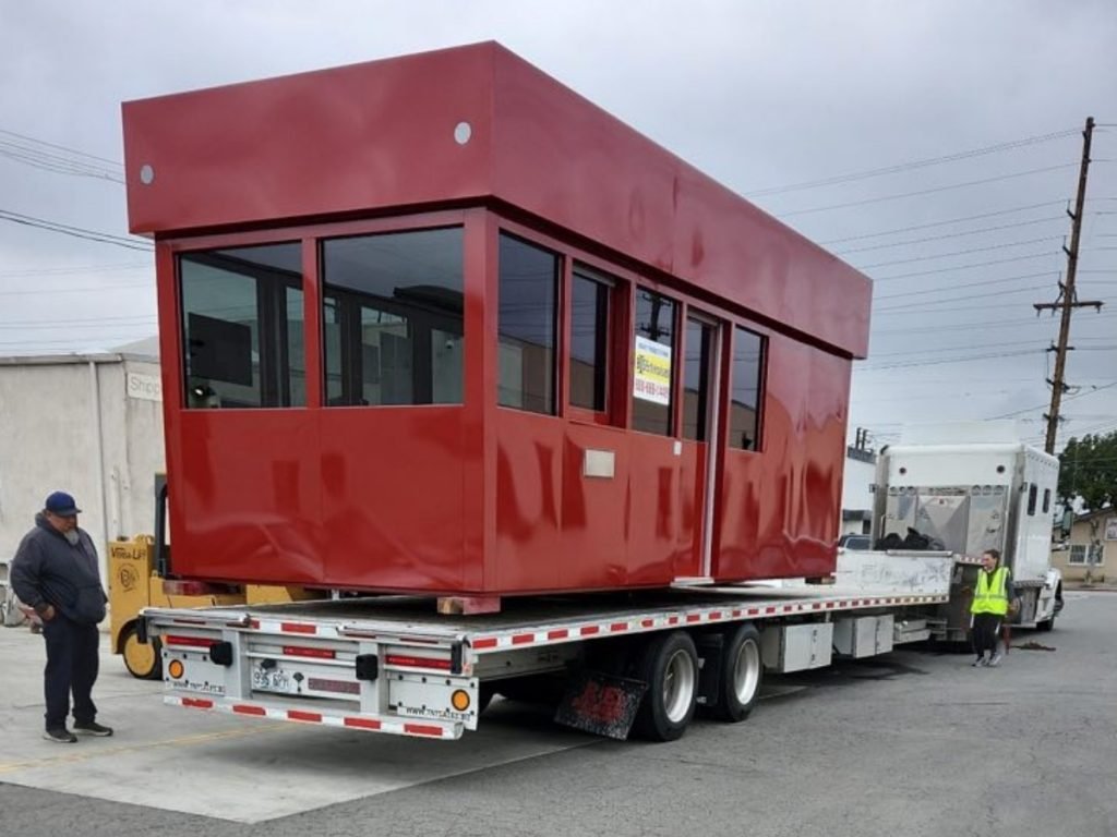 Open Deck Freight: When Should You Use a Flatbed or Step Deck Trailer?